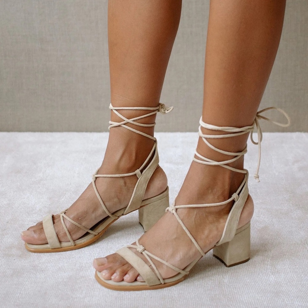 NWT Alohas Sophie Sand wrap heel